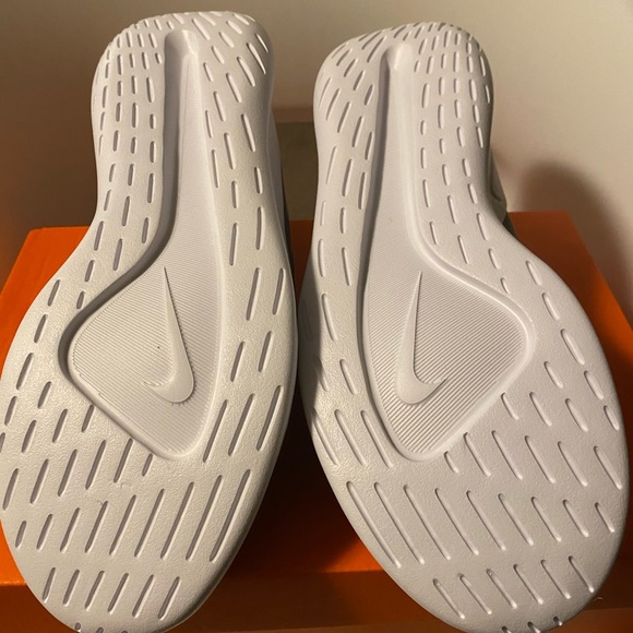 Nike Runners - Picture 2 of 4